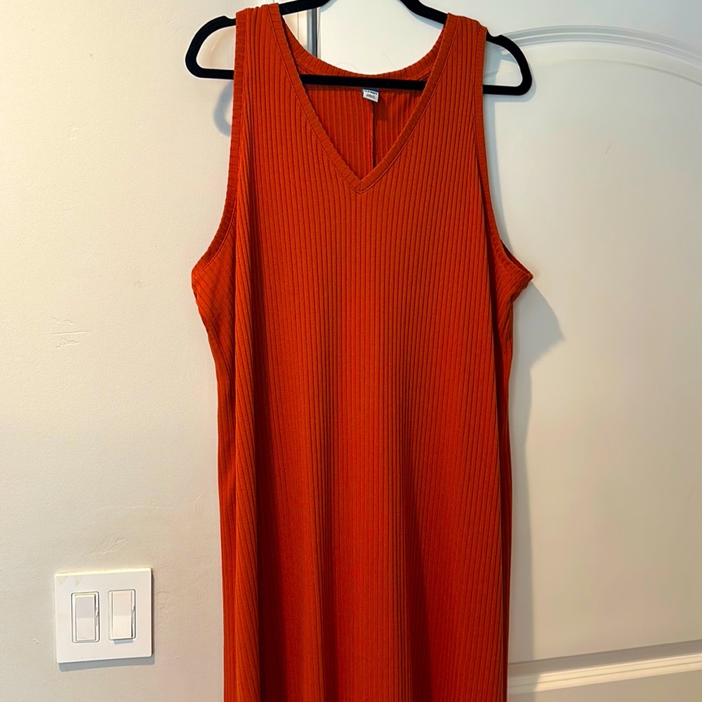 Sleeveless orange maxi dress